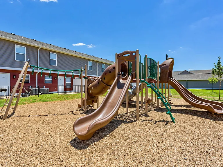 Chariot Pointe Apartments — Photo 7