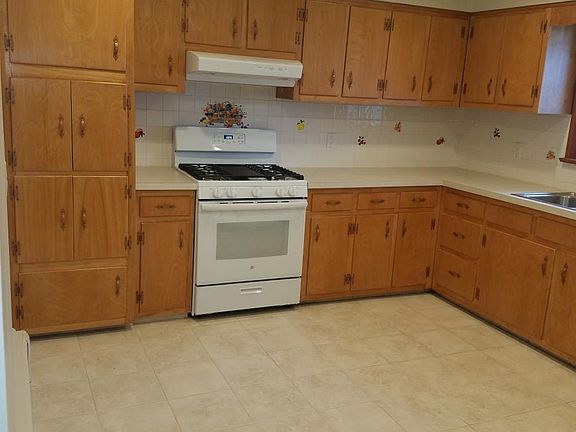 3rd image of 325 No 13 Ave