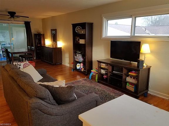 3rd image of 182 Caladonia Ave