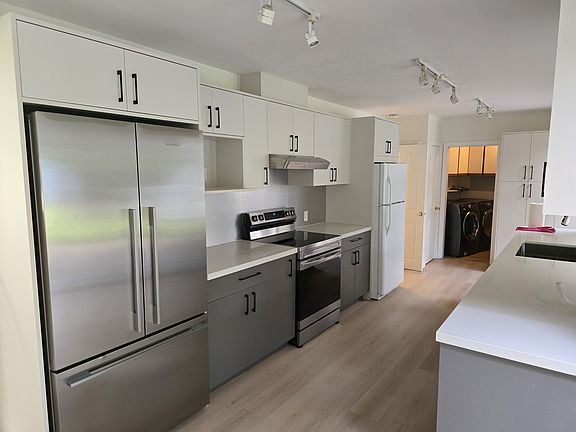 4th image of 373 Moyne Dr