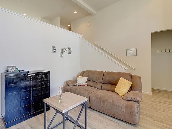 3rd image of 135 Sapphire Ln