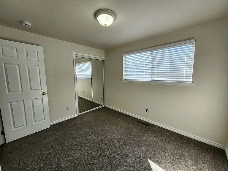 411 W 21st Pl — Photo 18