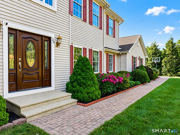 3rd image of 20 Upper Kensington Drive