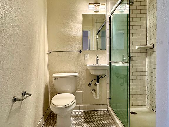 5th image of 1104 N Van Buren St #0B-1Ba-265Sqft