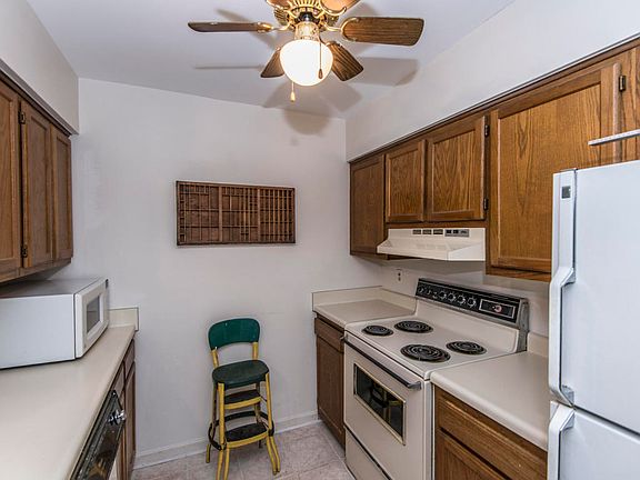 5th image of 1054 Anna Knapp Blvd APT 1E