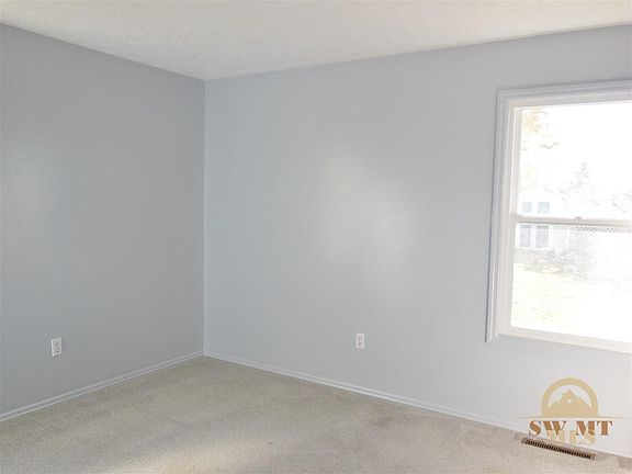 5th image of 1004 Silverbow Ave