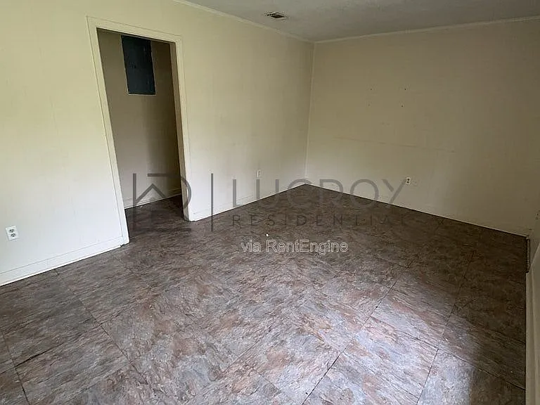 6521 Lyndon B Johnson Dr — Photo 3