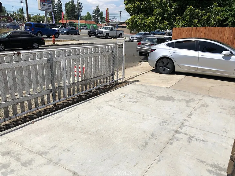 7239 Sterling Ave — Photo 11