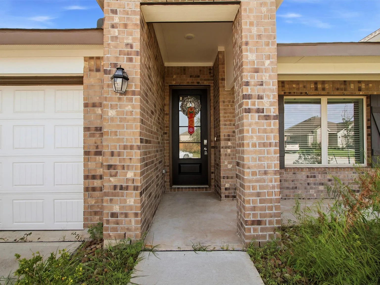 4 bed, 2.0 bath, 1956 sqft, $2,425 — Photo 2