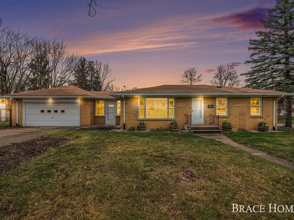 1965 Benjamin Ave NE, Grand Rapids, MI 49505