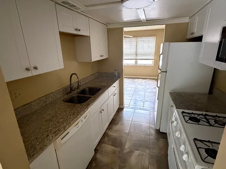 Long Beach Cir — Photo 5