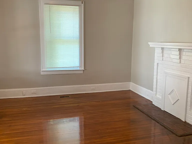 335 Grace St — Photo 3