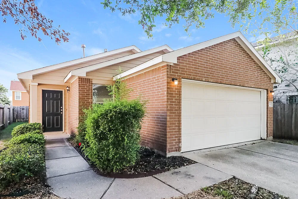 3 bed, 2.0 bath, 1525 sqft, $1,825 — Photo 3