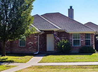 901 E Burnett St, Ennis, TX 75119