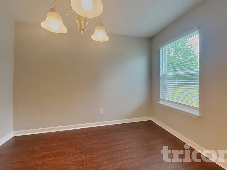 1505 Hamilton Hills Dr — Photo 4