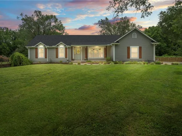 407 NW Ward Rd, Lees Summit, MO 64063