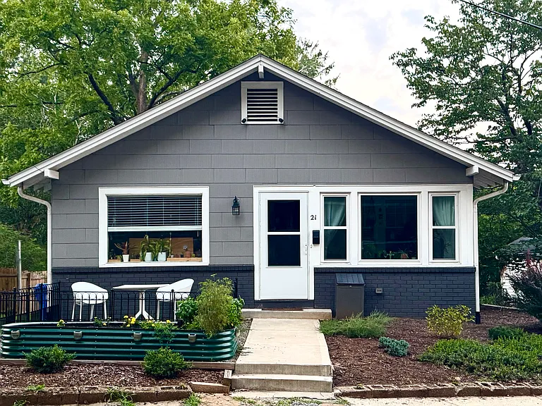 21 Majestic Ave — Photo 1