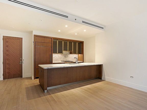 5th image of 100 Barclay St #13M
