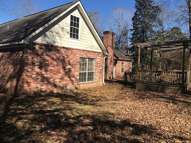 2nd image of 656 Greenview Trl NE