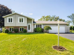 33 Denishire Dr, Rochester, NY 14624