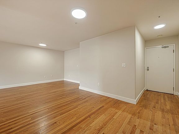 4th image of 631 Divisadero St APT 102