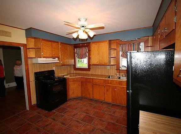 5th image of 317 Lamont St