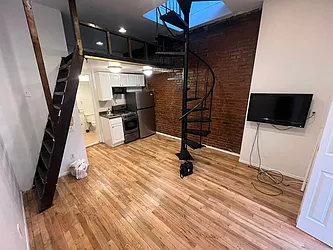 Rented by KNOCKKNOCK LLC