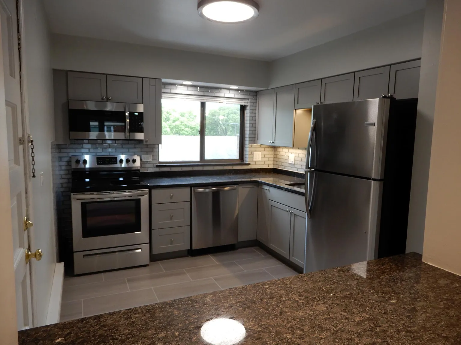 2 bed, 1085 sqft, $1,685 — Photo 3
