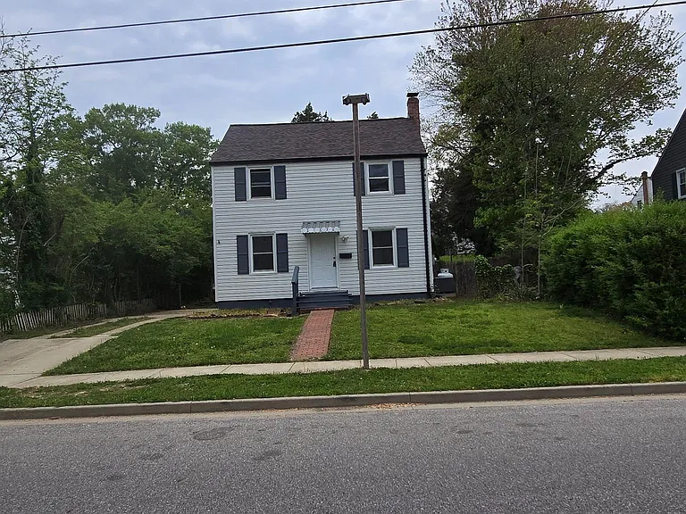 21676 N Essex Dr — Photo 2