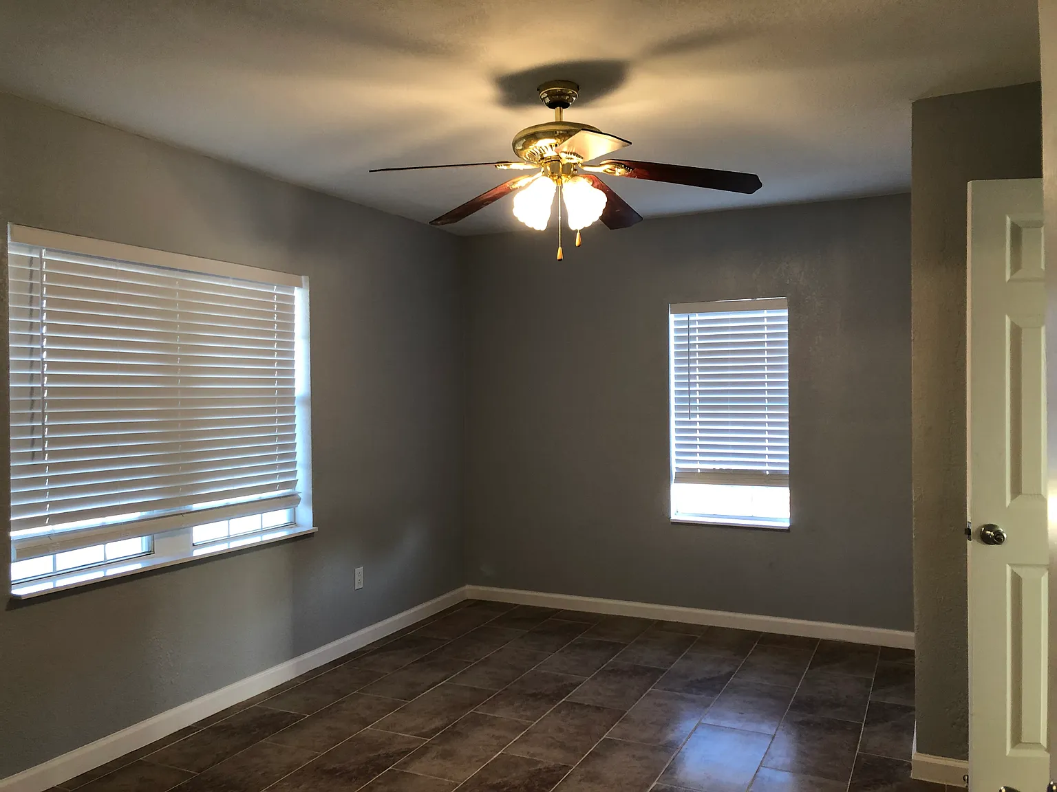 2 bed, 918 sqft, $1,700 — Photo 2
