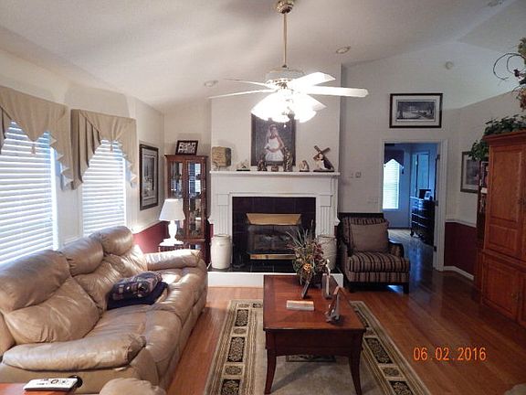 4th image of 154 Sweetbriar St