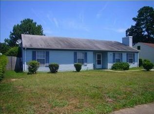 21 Peterborough Dr, Hampton, VA 23666