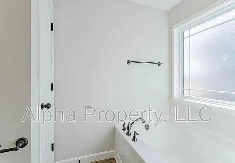2204 Davenport Ct — Photo 24