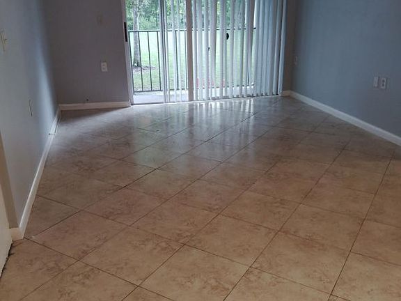 3rd image of 1140 Lake Victoria Dr APT M