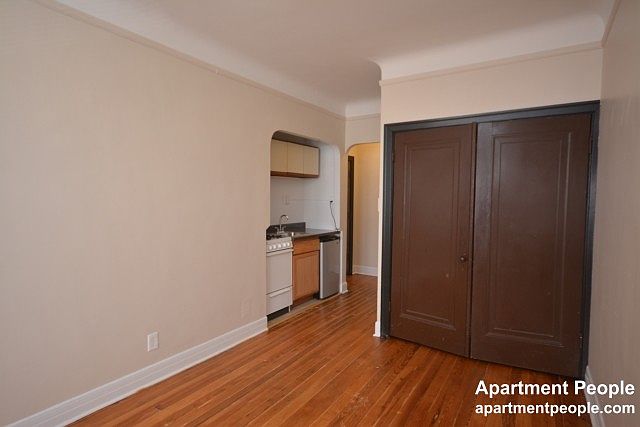 1st image of 948 W Cuyler Ave APT 107