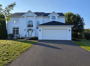 1055 Huntingdon Dr, Williamstown, NJ 08094