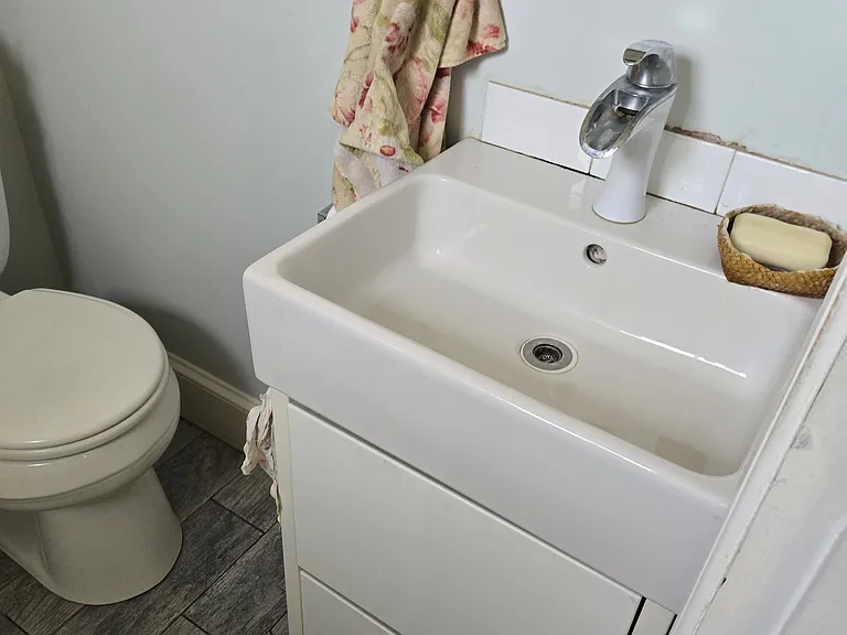 122 Hawthorn St #2 — Photo 10