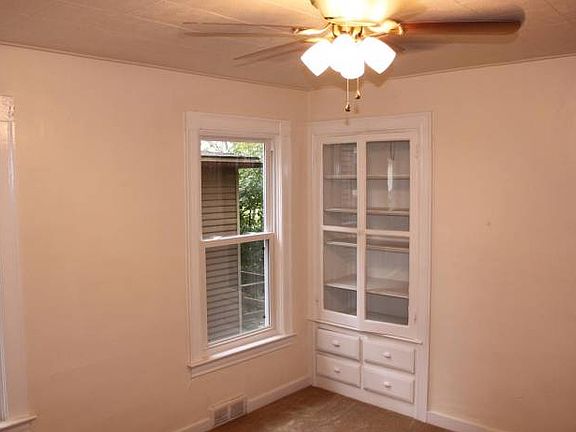 Lg Dining Rm w/Built-in C