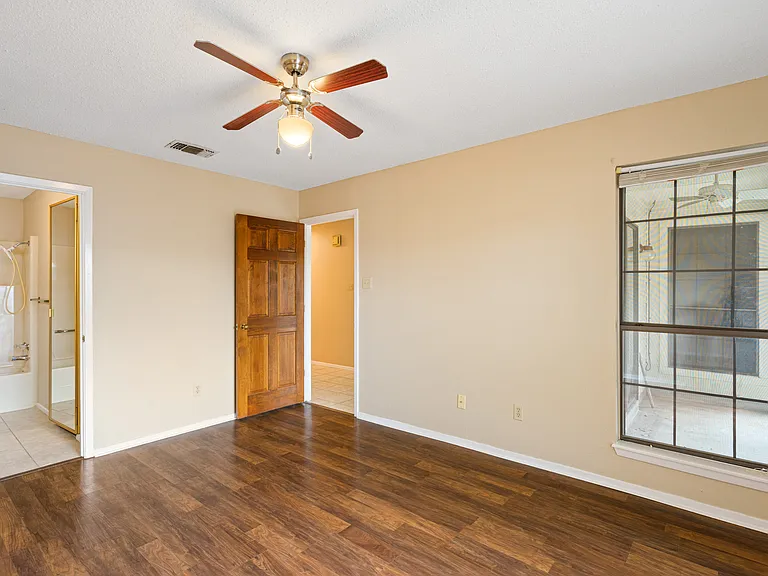 1876 Woodside Ln — Photo 15