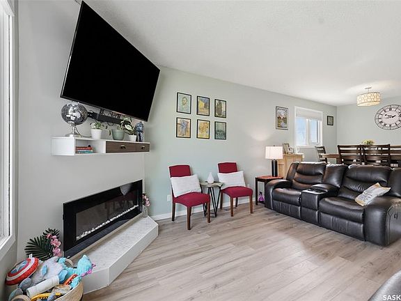 4th image of 334 Needham CRESCENT