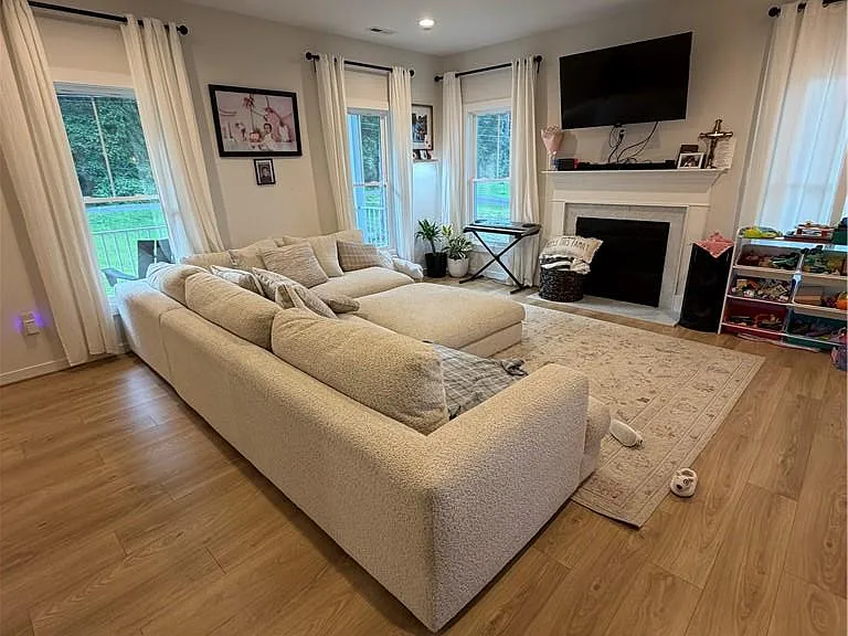 329 Forest Ave — Photo 5