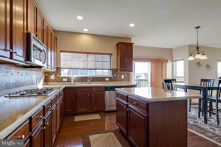 108 Carriage Hill Dr — Photo 4