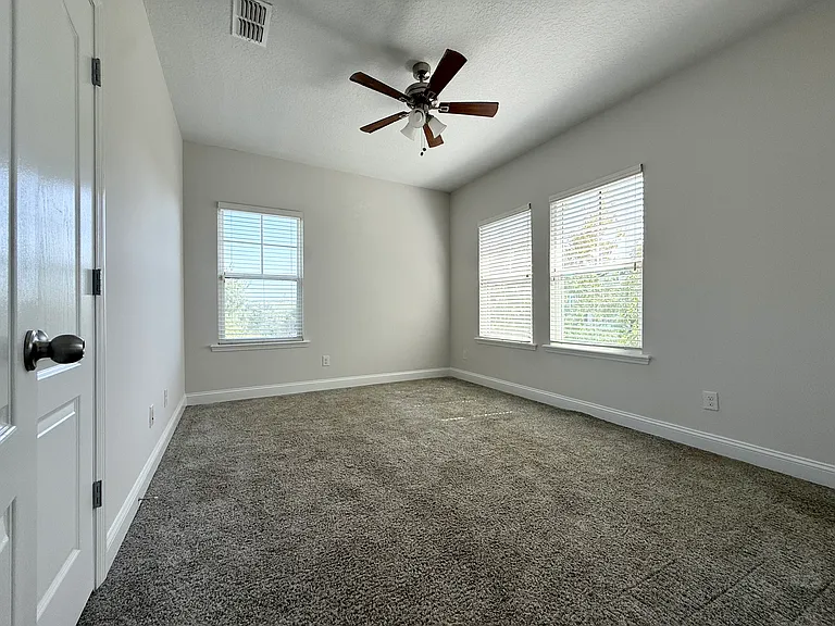 13836 Sachs Ave — Photo 17