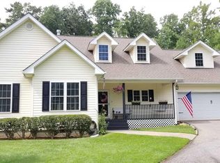 402 Bonnie Pearl Ln, Cleveland, GA 30528