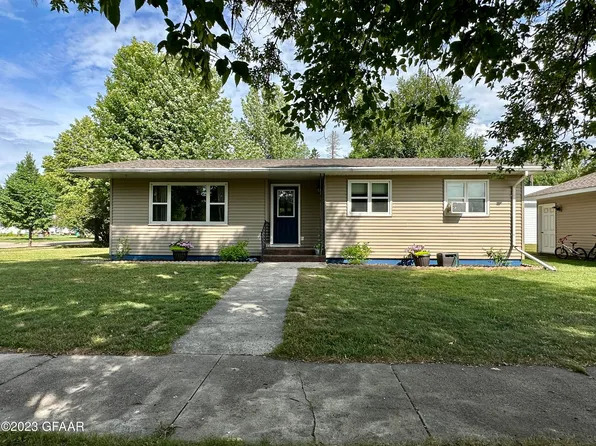 718 7th St, Hatton, ND 58240