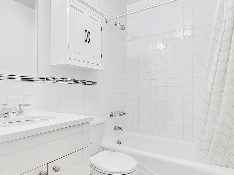 226 E 70th St #3G — Photo 8