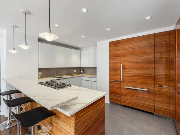 425 East 63rd Street image 1 of 11