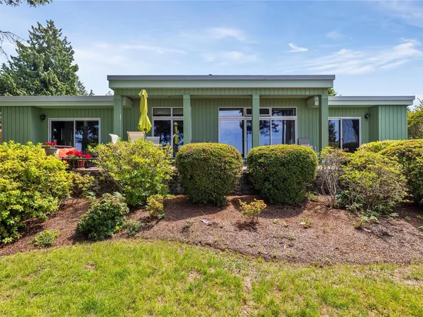 489 Bayview Ter, Qualicum Beach, BC V9K 1G3