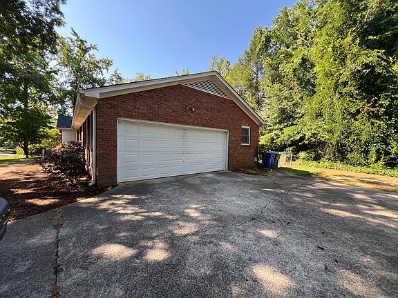 3rd image of 105 Winsford Dr