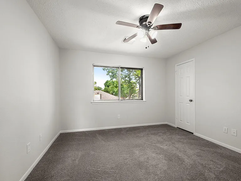 16518 Elmwood Point Ln — Photo 25